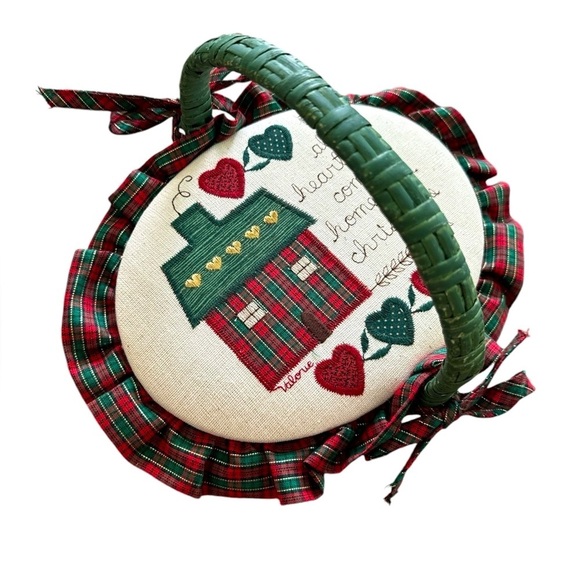 Valorie Stockwell Folk Art Applique Green Red Tartan Christmas Wicker Basket NWT - Picture 1 of 10